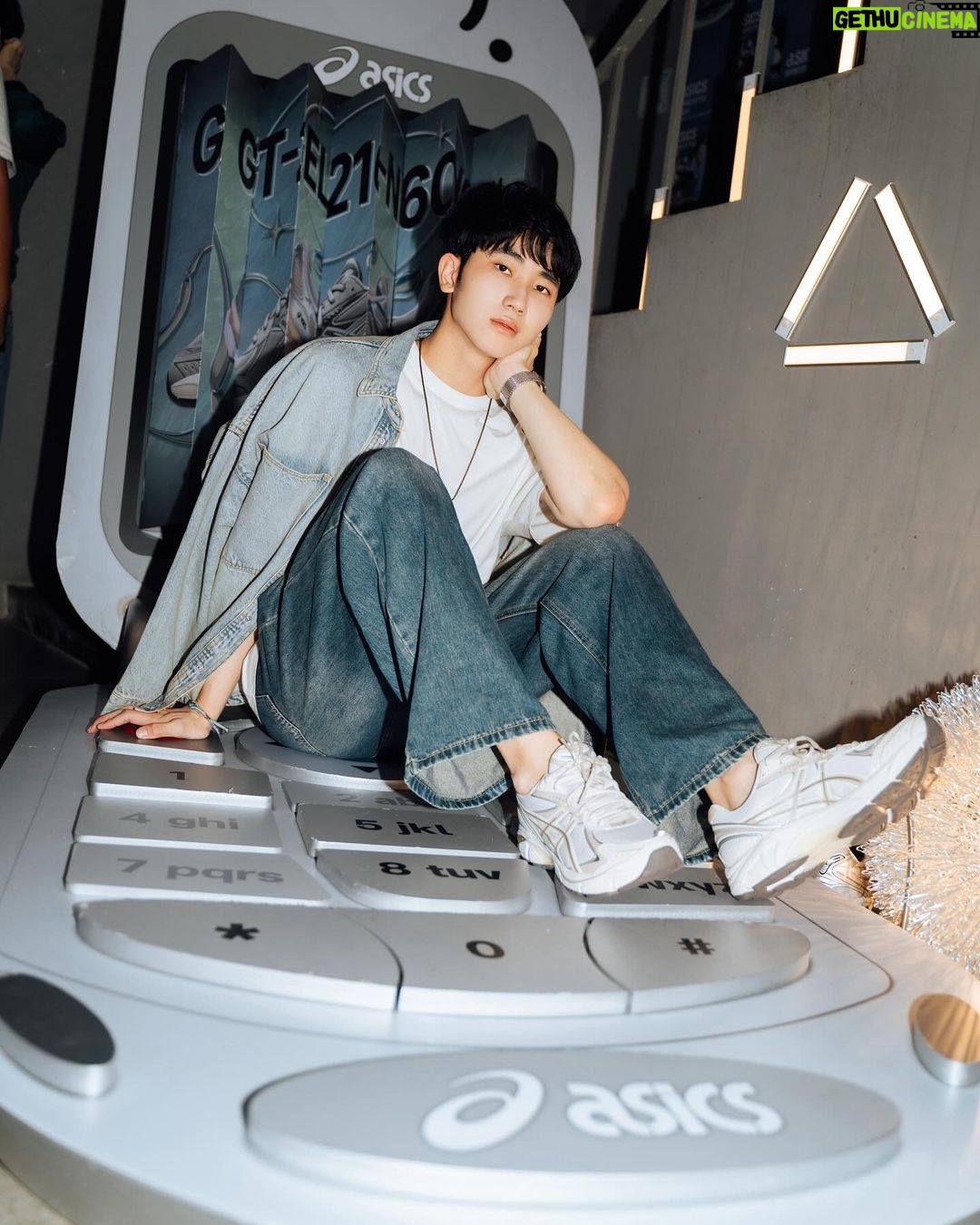 Bovorn Kongnawdee Instagram - ASICS SPORTSTYLE CAFE จาก @ASICS_SPORTSTYLE_TH เค้าเปิดให้เช็คอินแล้วที่ C.SPACE Cafe & Bar แถวอารีย์น้าทุกคน 😎✨ มีมุมชิคๆ ให้ถ่ายรูปเพียบ แถมมีโฟโต้บูธให้ถ่ายฟรีด้วย แล้วก็ยังมีรองเท้าโมเดลเท่ๆ อย่าง GEL-KAYANO LEGACY และ GT-2160 จัดแสดงด้วยน้า 👟👟 รีบแวะไปกันนะ ตั้งแต่วันนี้ - 4 ธ.ค. 66 เท่านั้น #ASICSSPORTSTYLE #ASICSSPORTSTYLETH #GELKAYANOLEGACY #gt2160