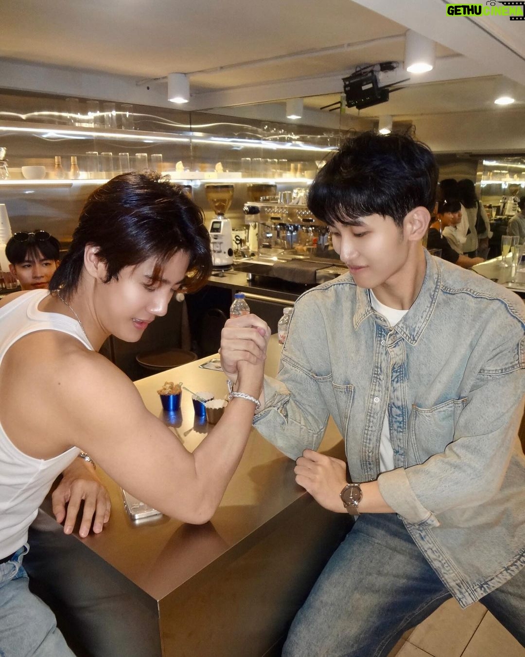 Bovorn Kongnawdee Instagram - ASICS SPORTSTYLE CAFE จาก @ASICS_SPORTSTYLE_TH เค้าเปิดให้เช็คอินแล้วที่ C.SPACE Cafe & Bar แถวอารีย์น้าทุกคน 😎✨ มีมุมชิคๆ ให้ถ่ายรูปเพียบ แถมมีโฟโต้บูธให้ถ่ายฟรีด้วย แล้วก็ยังมีรองเท้าโมเดลเท่ๆ อย่าง GEL-KAYANO LEGACY และ GT-2160 จัดแสดงด้วยน้า 👟👟 รีบแวะไปกันนะ ตั้งแต่วันนี้ - 4 ธ.ค. 66 เท่านั้น #ASICSSPORTSTYLE #ASICSSPORTSTYLETH #GELKAYANOLEGACY #gt2160
