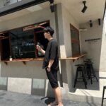 Bovorn Kongnawdee Instagram – รองเท้าก็เหมือนความรัก เราต้องเลือกคู่ที่อยู่กับเราแล้วรู้สึกสบายที่สุด ซึ่งรองเท้า Jelly Bunny คู่นี้ ฟงแมท์ง่ายกับทุกชุด ใส่สบายไปได้กับทุกที่ ยกตำแหน่งให้เป็นรองเท้าคู่ชีวิตฟงเลย

@jellybunny_official
#JBFriends #jbdiscoveryfw23