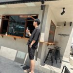 Bovorn Kongnawdee Instagram – รองเท้าก็เหมือนความรัก เราต้องเลือกคู่ที่อยู่กับเราแล้วรู้สึกสบายที่สุด ซึ่งรองเท้า Jelly Bunny คู่นี้ ฟงแมท์ง่ายกับทุกชุด ใส่สบายไปได้กับทุกที่ ยกตำแหน่งให้เป็นรองเท้าคู่ชีวิตฟงเลย

@jellybunny_official
#JBFriends #jbdiscoveryfw23