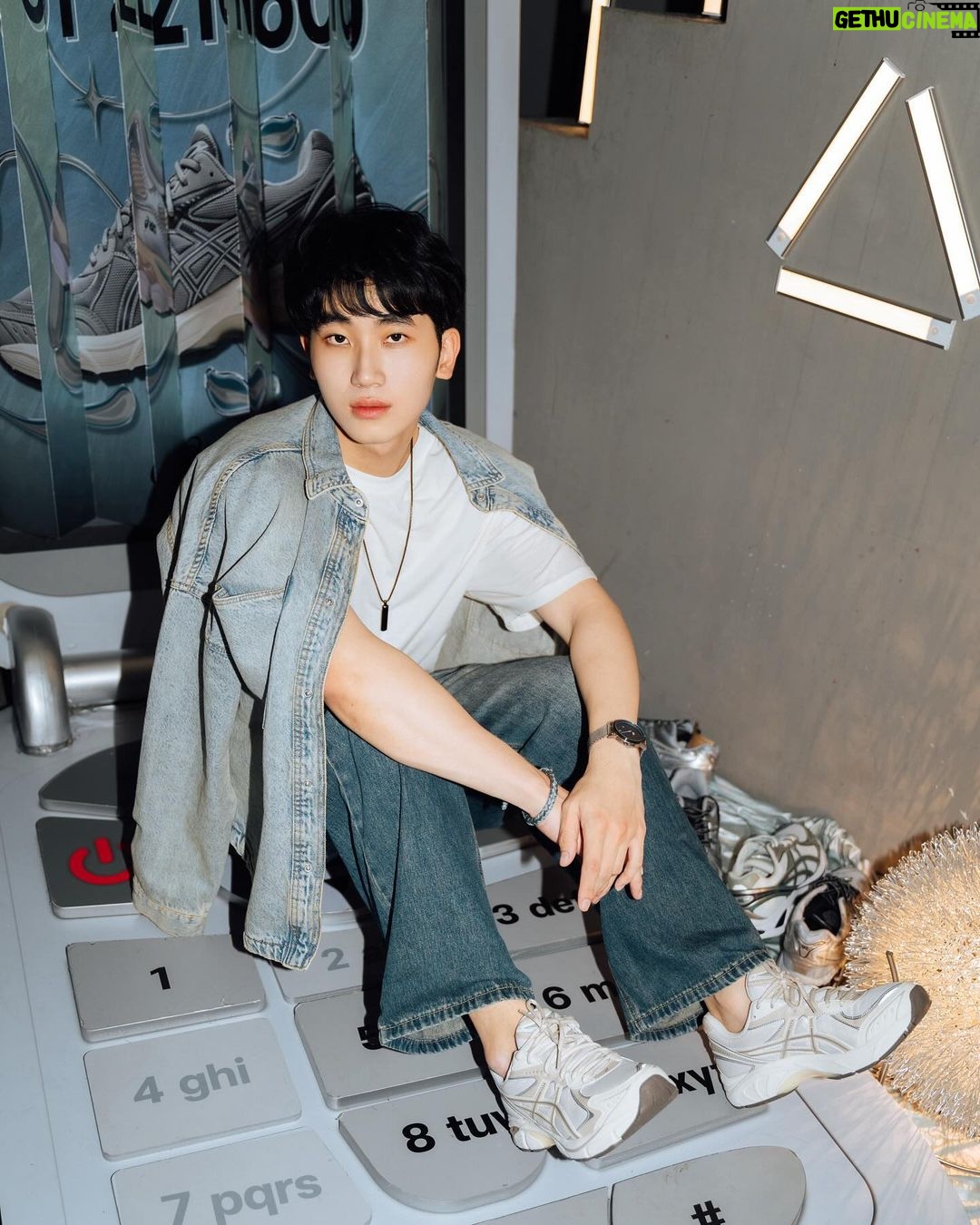 Bovorn Kongnawdee Instagram - ASICS SPORTSTYLE CAFE จาก @ASICS_SPORTSTYLE_TH เค้าเปิดให้เช็คอินแล้วที่ C.SPACE Cafe & Bar แถวอารีย์น้าทุกคน 😎✨ มีมุมชิคๆ ให้ถ่ายรูปเพียบ แถมมีโฟโต้บูธให้ถ่ายฟรีด้วย แล้วก็ยังมีรองเท้าโมเดลเท่ๆ อย่าง GEL-KAYANO LEGACY และ GT-2160 จัดแสดงด้วยน้า 👟👟 รีบแวะไปกันนะ ตั้งแต่วันนี้ - 4 ธ.ค. 66 เท่านั้น #ASICSSPORTSTYLE #ASICSSPORTSTYLETH #GELKAYANOLEGACY #gt2160