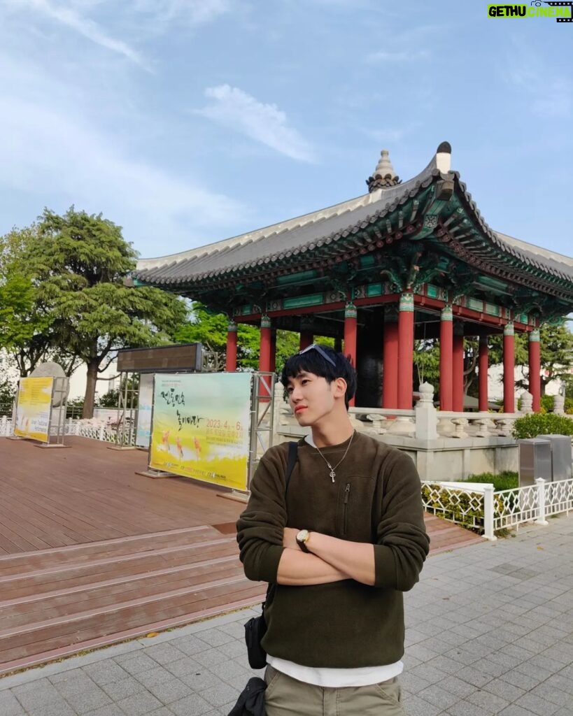 Bovorn Kongnawdee Instagram - อันยอง 🪨 Yongdusan Park