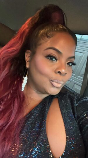 Brely Evans Instagram - Look Mommy….I got a surprise text saying that I have been nominated for a best supporting actress 2023 7th Annual @hapawards to me THATS ALREADY A WIN! So thank you to everyone who put my name in running!! Thank you to @familybusinessbet @nikayatds @iamcarlweber @treyhaleytds @veronicanichols playing Sonya Duncan (Juniors Wife as the fans call me) has kept opportunities coming GIVING MORE than it was created to give to all of us! My girl @tamiroman was nominated too! Tonight was special I got to hug some of my favorite people @iamjudijohnson @herbtheentspec and watch one of my favorite directors @mrcarlseaton WIN!! The best part was having some sibling time with @bendoll.inc Every-time I turn around BLESSINGS ON BLESSINGS FALL UPON ME!! 🙌🏽🙌🏽🙌🏽🙌🏽🙌🏽🙌🏽❤️
Dress @chicandcurvyboutique y’all keep me ready for the unexpected ❤️