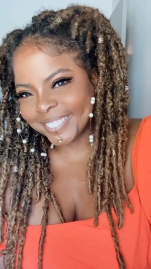 Brely Evans Instagram - Who needs a kiss and a smile today? Here ya go! And remember I love you if nobody told you! ❤️❤️

#atlanta Ladies and Gentlemen see you This Saturday @a2fashion 
349 Decatur St SE ATLANTA, GA
10-12pm Dating Class 101 #dontdatedown #singleinatlanta #married are welcome wisdom

IT’S THE @jameelajahari_ LIP CUFF ON @brelyevans FOR ME!!!!!!! COME ONNNNNNNNN. And Butterfly Locs BY @kaymoartistry ❤️