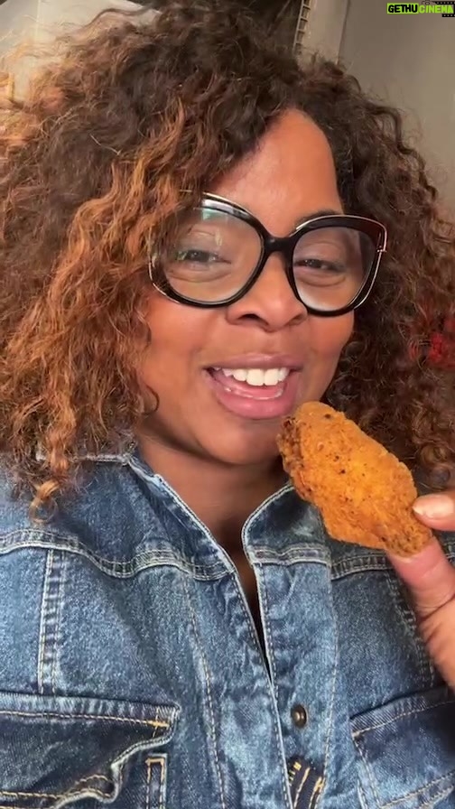 Brely Evans Instagram - #followmytastebuds to Ooooh M I crooked letter crooked letter I crooked letter crooked letter I hump back hump back I. WHEN IN JACKSON MISSISSIPPI STOP BY SUGARS PLACE!!! @sugarsplacems 🥰 My honest O: The southern hospitality is on 1000% from the time we walked in! That alone made thissssssss the place a place to visit! Then when our sampler platter came out BABY BABY BABY THEM BOYS KNOW HOW TO SEASON SOME CHICKEN SHRIMP AND FISH!! Fried to perfection!! The cornbread dressing wasn’t my MAMAS but the BOMB!! Greens were amazing now the Mac and cheese was my least favorite 😫but again I will be backkkkk to Sugars for good food and good laughs with some good folks!! I definitely feel welcome ❤️ Jackson, Mississippi
