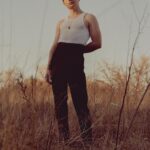 Brendan Scannell Instagram - Got to stand in a field and talk about @bondingnetflix @repsonset and intimacy coordination with my incredibly talented friend and coworker @oliviatroy for @interviewmag Photo @ryanpfluger Style @aubreybinzer HMU @sonialeeartistry Words @the_internest Full interview in bio Editor-in-Chief @nickkharamis Creative Director @melzy917 Digital Editor, @sthechamp Photo Director, @_mq______