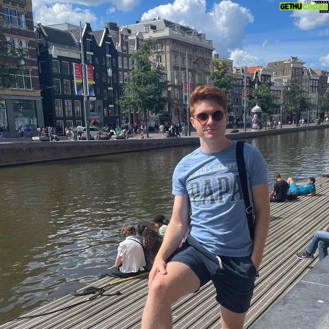Brendan Scannell - 1.7K Likes - All around the world (la la la)