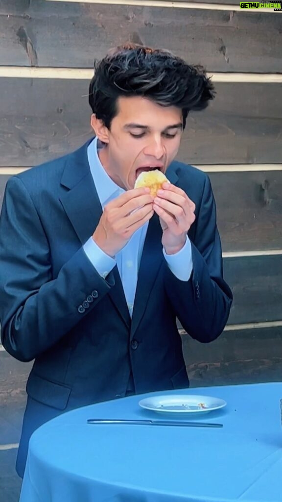 Brent Rivera Instagram - Does no one else do this with their cupcakes?😂🧁