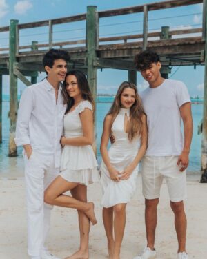 Brent Rivera Instagram - No dramas in the Bahamas 😍🌴