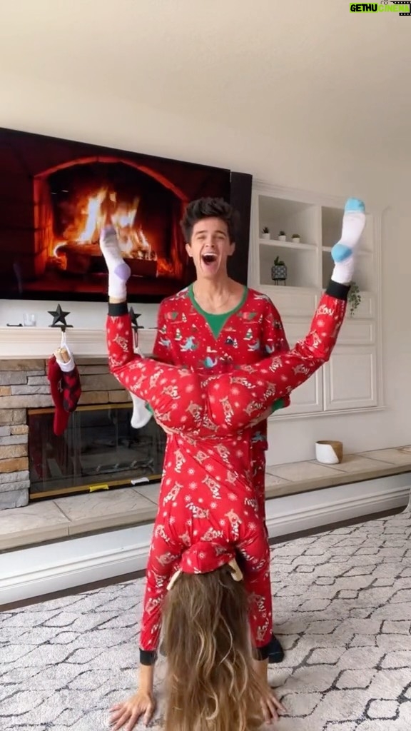 Brent Rivera Instagram - Getting into the holiday spirit😌 @piersonwodzynski
