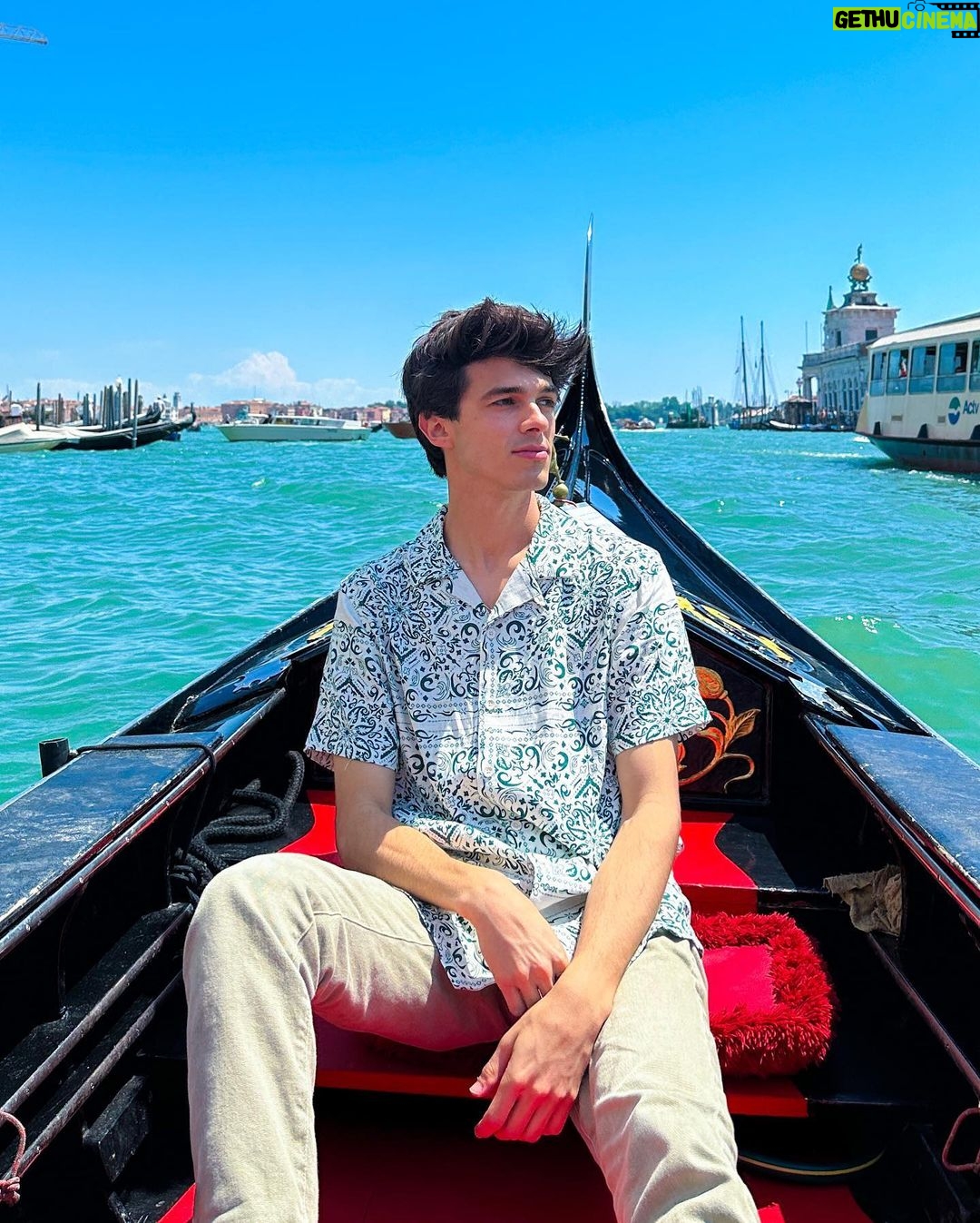 Brent Rivera Instagram - I went to 18 countries in 26 days.. comment if you see your flag: 🇺🇸🇮🇳🇬🇧🇦🇪🇸🇬🇯🇵🇫🇷🇪🇸🇳🇱🇩🇪🇮🇹🇧🇸🇲🇽🇨🇦