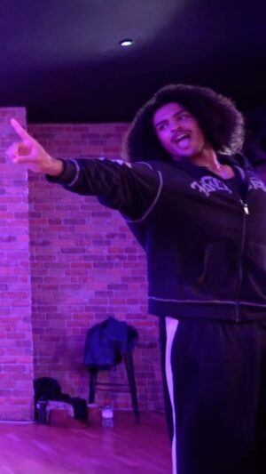 Brett Sewell Instagram - Sebbbyyy had us DANCING. love you brother! @sebastian_skov 🫶🏽 #dance #rhianna #brettsewell 

@kennywormald @theplaygroundlondon