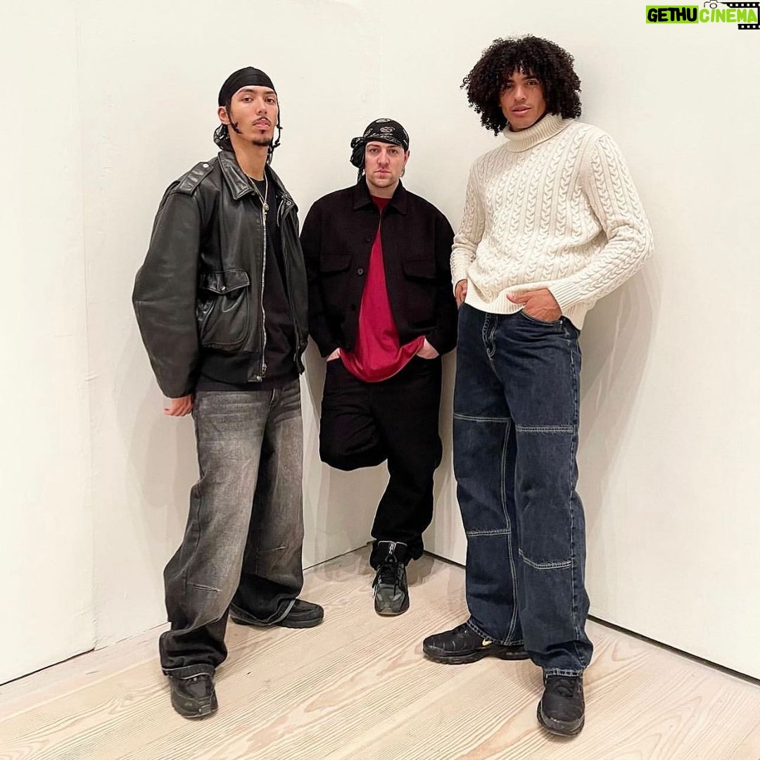Brett Sewell Instagram - EVE X BULGARI 💎 Performing with this incredible woman made my heart full of happiness! What a moment. Thank you @therealeve It’s always a dream working with the people you love. @deananthlee thank you for absolutely everything! Thank you for constantly believing in me and thank you for the constant love, guidance and support that you have shown me over the years! You are such an angel on this planet, beyond grateful for your love and friendship! Thank you! Blessed I get to share so many magical moments. @sebastian_skov I loved sharing the stage with you brother. You are so special! I’ve literally loved every moment with you! I can’t wait to share many more moments like this in the future. Big thank you to @dancersincworld love always, for everything. Big thank you’s to this incredible team @massivemgt @marco.bahler @martin2smoove @paintedbyesther @edmundbossmanhair @oliviabuckingham y’all are amazing! #eve #bulgari Saatchi Gallery