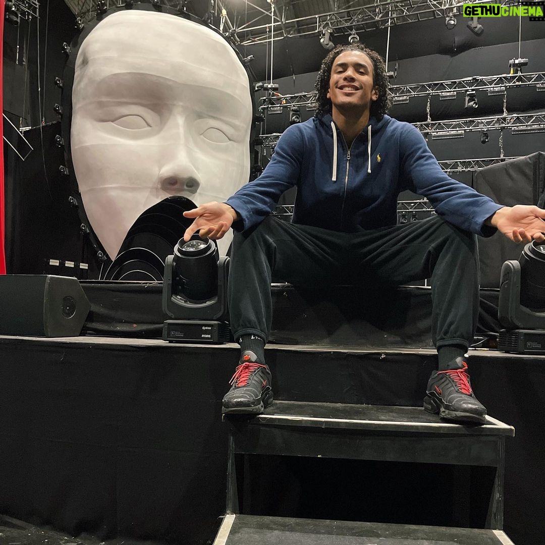Brett Sewell Instagram - Truly blessed.π€ Thank you for everything @dancersincworld #elizabethhonan @callum_powell88 and @aaronrenfree ππ½ Such a beautiful experience with so many beautiful people. #maskedsinger London, United Kingdom