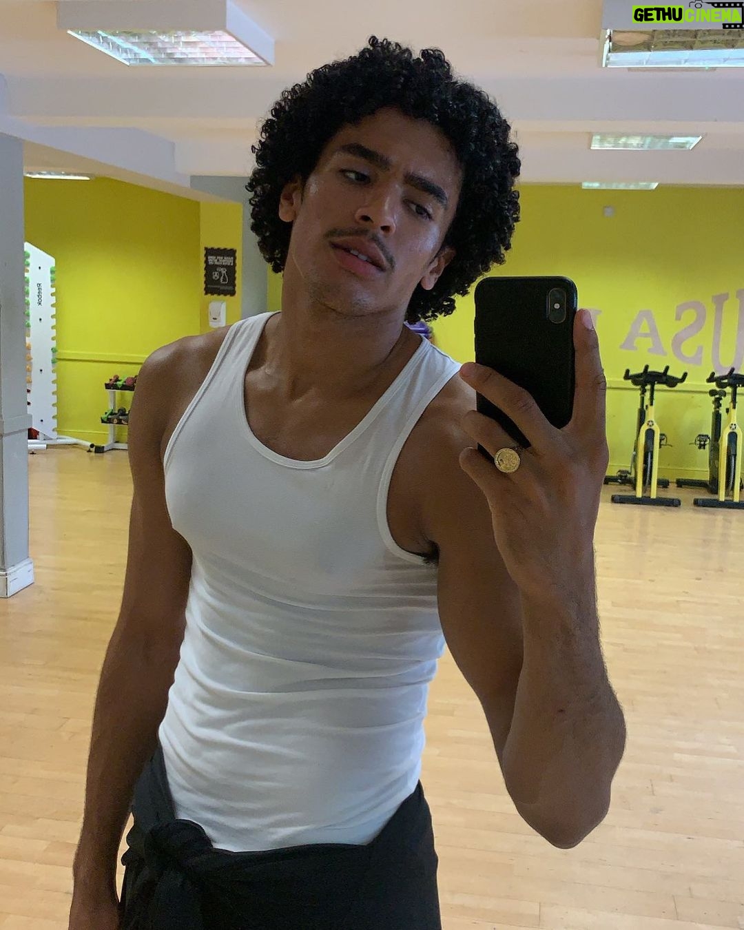 Brett Sewell Instagram - Hi :) London, United Kingdom