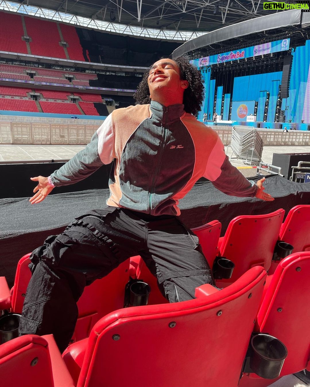 Brett Sewell Instagram - #CapitalSummerTimeBall 2022! Just super grateful right now, canβt stop smiling! Thank you @dancersincworld and #ElizabethHonan ππ½ So much love! Beyond grateful for you guys. What a moment.π€