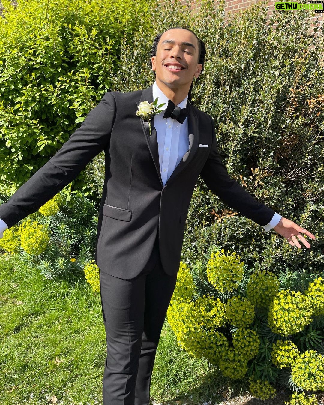 Brett Sewell Instagram - Suited and bootedđź–¤ London, United Kingdom