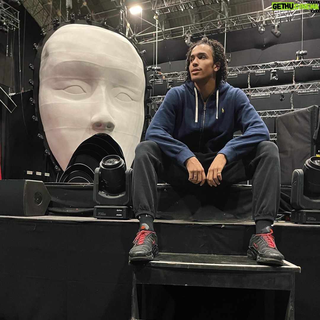 Brett Sewell Instagram - Truly blessed.π€ Thank you for everything @dancersincworld #elizabethhonan @callum_powell88 and @aaronrenfree ππ½ Such a beautiful experience with so many beautiful people. #maskedsinger London, United Kingdom