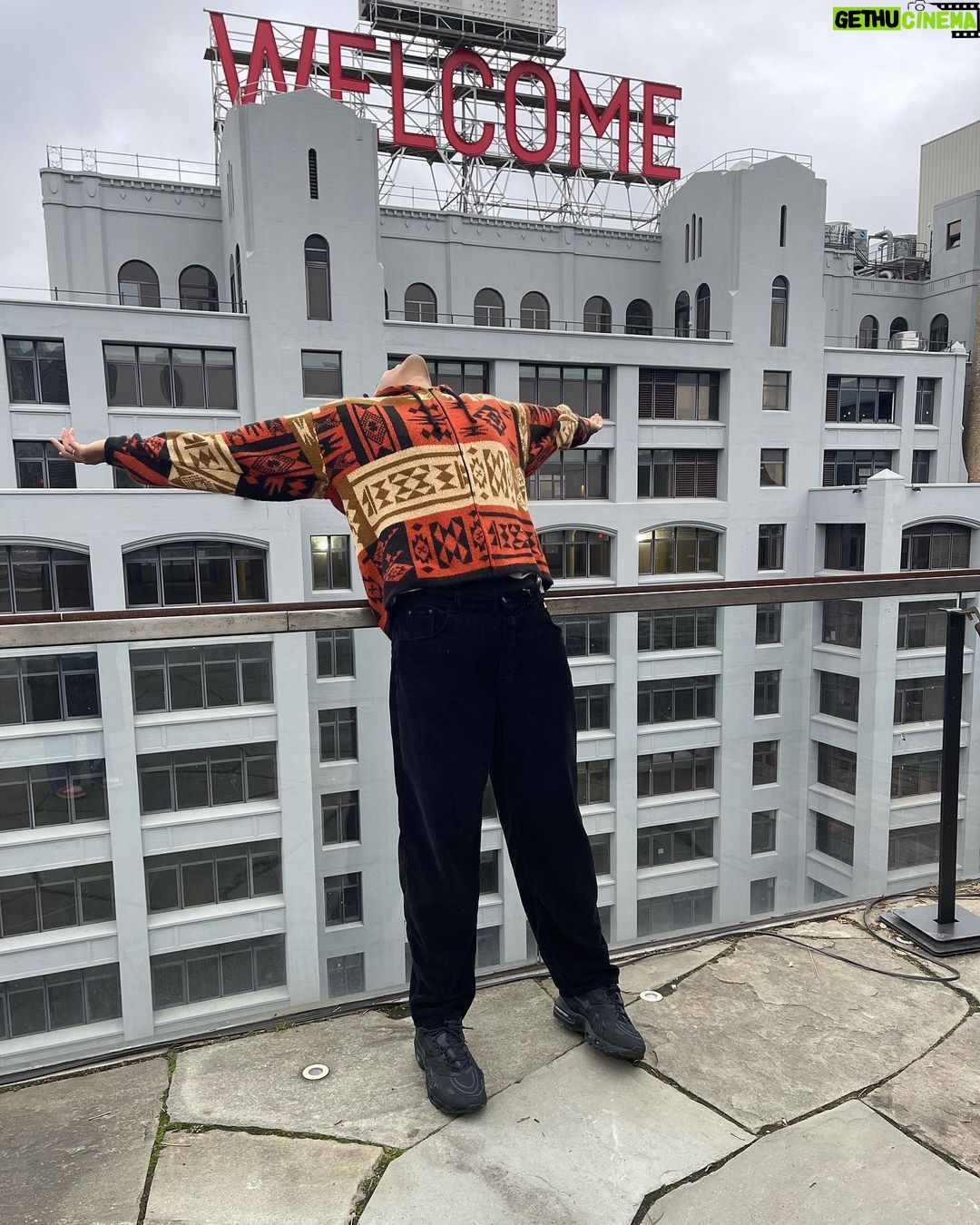 Brett Sewell Instagram - Welcome 🧡 New York City