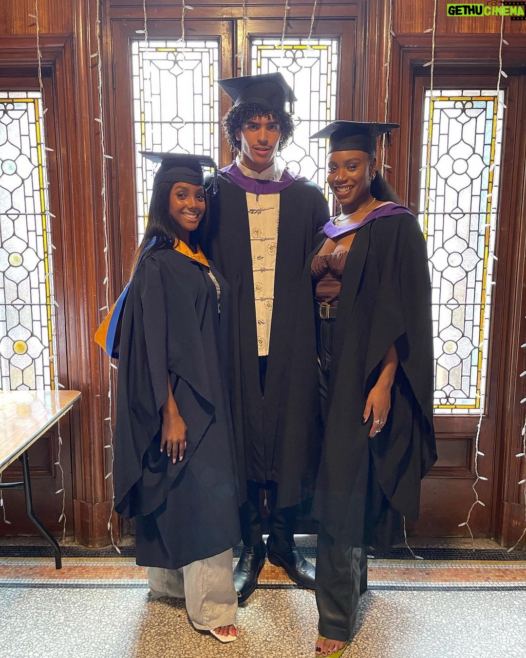 Brett Sewell Instagram - Graduated surrounded by all my favourite people. Super grateful for all the love and support.🤍 The Urdang Academy