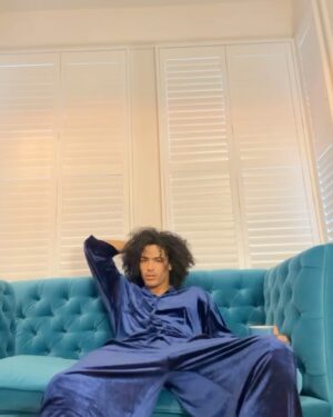 Brett Sewell Instagram - Mornings with me!😇 @savagexfenty #savagexgang