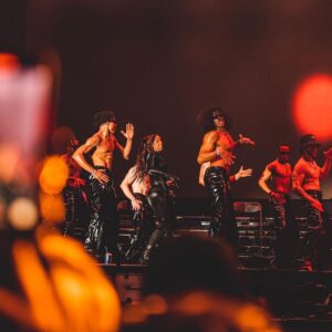 Brett Sewell Instagram - How I look, is how it felt🥹

Beyond blessed to be able to do what I love everyday, thank you universe, god and my angels for always guiding me to happiness! I am so thankful. Pure magic. X 

#kellyrowland #mightyhoopla #london