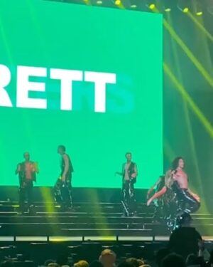 Brett Sewell Instagram - @kellyrowland X @mightyhoopla 2023.❤️‍🔥

What a magical experience! A dream come true really! I am beyond blessed to be living in my dreams every day and I thank my angels for guiding me to the rooms, experiences and jobs that fill my heart with so much happiness and love. Beyond grateful! Literally haven’t stopped smiling since I got the email that I was confirmed on the gig!

A huge thank you to @mrkwilson78 and @marcelwilson these two magical people really did set the tone from the first moment we met that we were ALL going to have a beautiful experience! Y’all are amazing and I’ve had the best time with you guys! thank YOU BOTH! So much love and SO much respect! 

Huge thank you to @amckdance for making this happen! This is another dream come true and I’m so happy I got to share it with you guys! 

Thank you @joshwharmby you really held it down! Thank you for being there for all of us and making this experience such a fun one! You the best! 

Shoutout to this incredible team I’ve had the best time with you guys! All the good vibes, energy and hard work! Easily one of the best weeks I’ve ever experienced thank you ALL! 

Gonna sit and take this all in lol! Thank you life! X