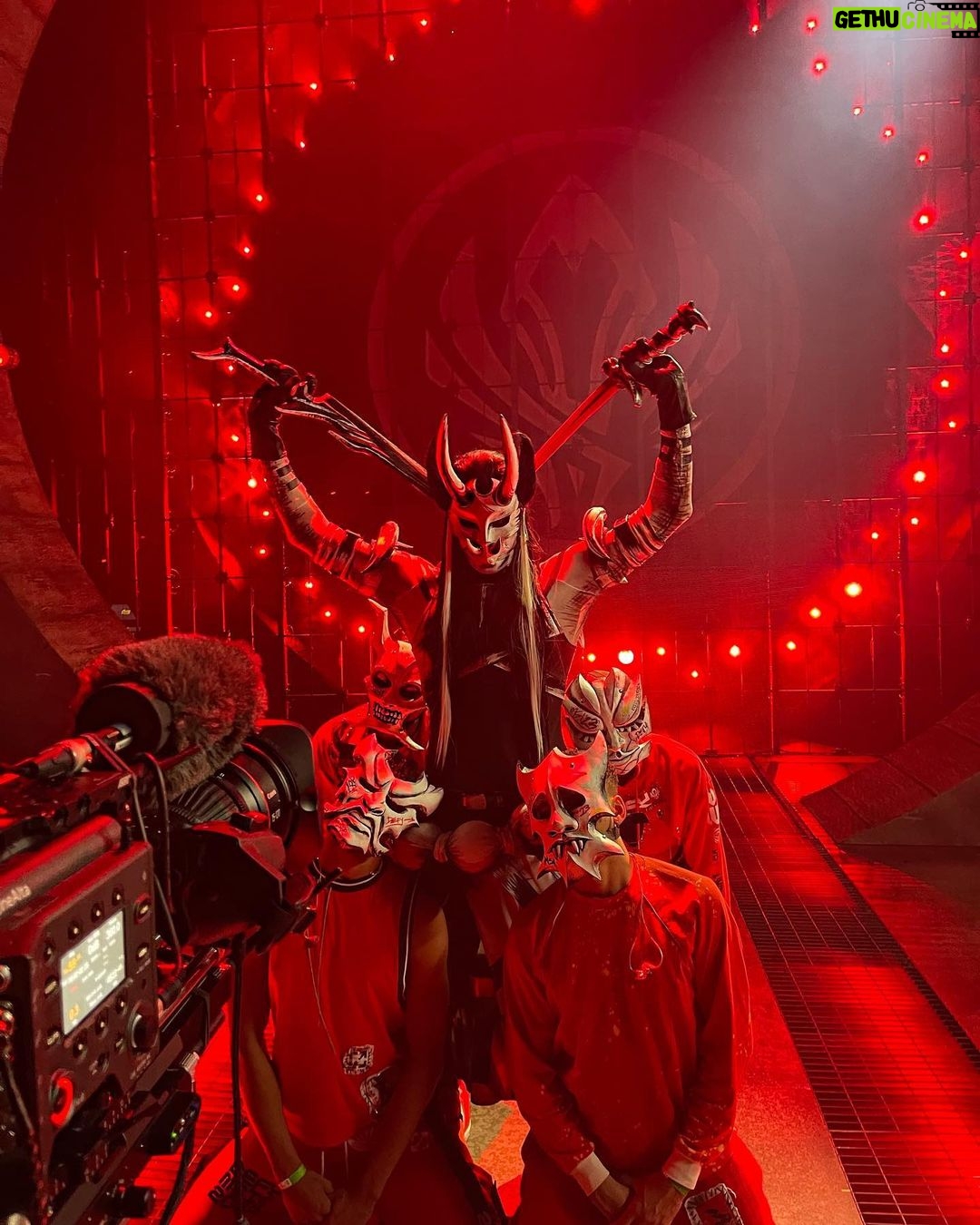 Brett Sewell Instagram - @leagueoflegends / YONE.😈 The last 2 weeks have been a blast! Super grateful for this experience! Thank you @amckdance I appreciate y’all! I had a epic time on this one with so many amazing people! Love! Huge thank you to @aclark_4 you are the best and I’m just so thankful. Nothing but love for you and another amazing experience shared! Thank you for trusting me with YONE! your fruit ninja for life lol Big thank you to @danivitale loved being part of this performance! Thanks to the incredible creative team behind this opening ceremony! Hair, make up, costume and all of production! Special thanks to @athenalawton for making me look and feel so amazing! She’s the magic behind this incredible piece of art that I’m wearing. A great end to the week! X Copper Box Arena