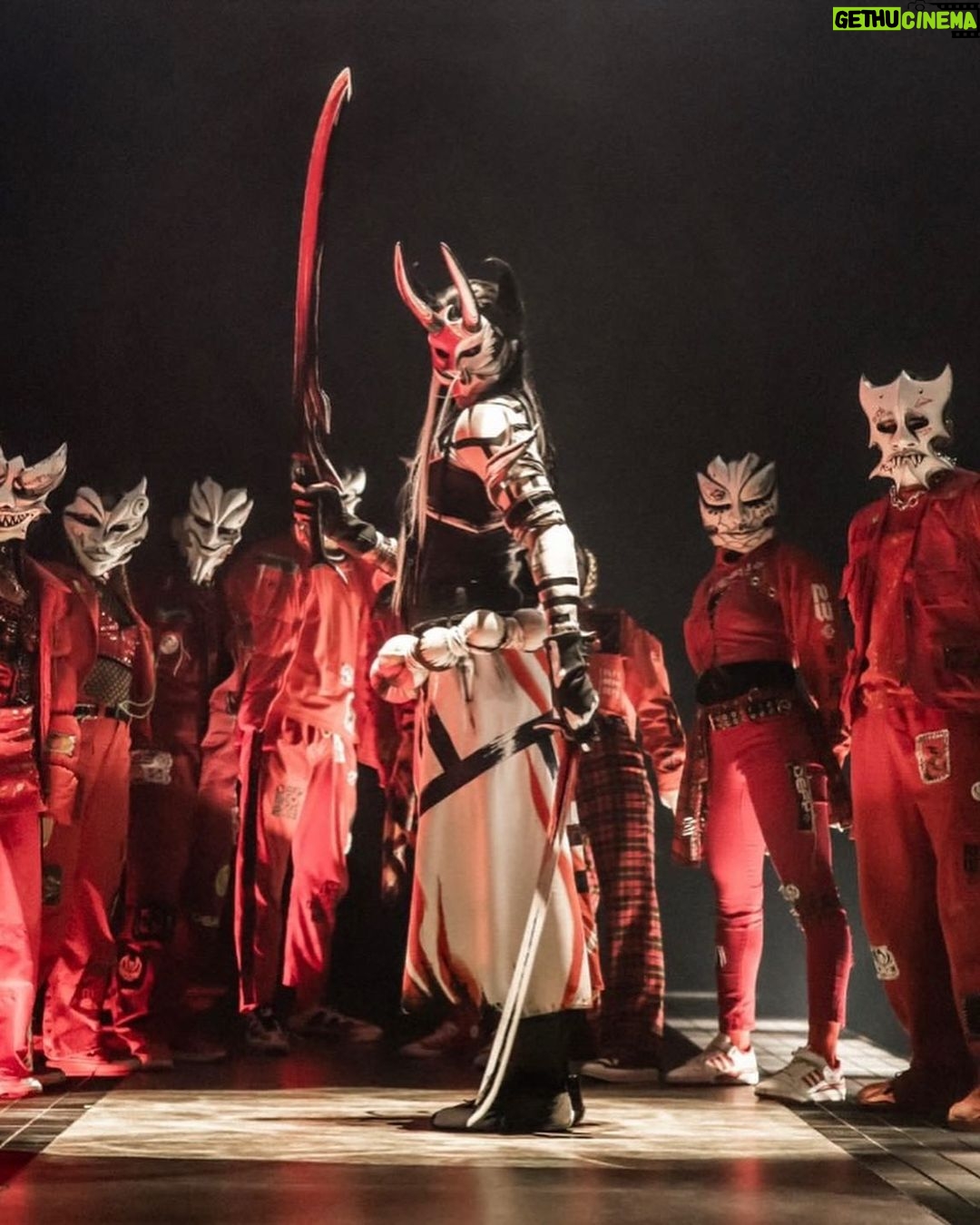 Brett Sewell Instagram - @leagueoflegends / YONE.😈 The last 2 weeks have been a blast! Super grateful for this experience! Thank you @amckdance I appreciate y’all! I had a epic time on this one with so many amazing people! Love! Huge thank you to @aclark_4 you are the best and I’m just so thankful. Nothing but love for you and another amazing experience shared! Thank you for trusting me with YONE! your fruit ninja for life lol Big thank you to @danivitale loved being part of this performance! Thanks to the incredible creative team behind this opening ceremony! Hair, make up, costume and all of production! Special thanks to @athenalawton for making me look and feel so amazing! She’s the magic behind this incredible piece of art that I’m wearing. A great end to the week! X Copper Box Arena