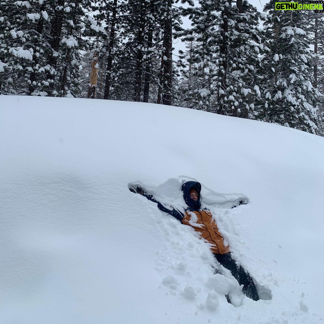 Brian Holden Instagram - My first time ever snowboarding on a real mountain! 🏂🗻 A few weeks ago I flew out to CA and visited Mammoth Mt. with my buds for a couple days of absolutely righteous gnar! It was amazing because I’ve never boarded on a mountain like that before, and also they broke their ALL-TIME record for snow fall while we were there! Anyway, it’s looking like it’s going to be in the 70’s next week in Chicago, so I gotta post these while it’s still seasonally appropriate! Mammoth Mountain