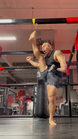 Brian Le Instagram - ⛩ 武館⛩‼️ENTER THE 37TH FUCKIN CHAMBER!!! 👹🐺🔥THIS ONE REQUIRES ABANDONING THE FORM!! 😡🐲🐲 MARTIAL ARTS UNTIL THE DEATH OF ME 🔥🔥🔥👹👹👹 @andyle_official @dmah_mc 

#MARTIALCLUB
•
•
•
•
•
•
•
#martialarts #martialartstraining #martialartstricking #tricking #kicking #martialartslifestyle #flexible #roundhousekick #acrobatics #highkick #highkicks #facekick #sidekick #taekwondo #taekwondolife #taekwondotraining #wtftaekwondo #thaiboxing #muaythai #muayboran #tonyjaa #mixedmartialarts #scottadkins #boloyeung #undisputed #capoeira