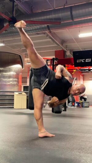 Brian Le Instagram - ⛩武館⛩ NO COMPROMISE!!! 😡🔥TRAIN TRAIN TRAINING!!! 💀👹 MARTIAL ARTS UNTIL THE DEATH OF ME!!! 🥋🐺👹🔥🐺👹🔥🔥🔥👹
•
•
•
•
•
•
•
#martialarts #martialartslife #martialartstraining #martialartstricking #highkick #kicking #sidekick #roundhouse #roundhousekick #facekick #muayboran #muaythaifighter #taekwondotraining #capoeiralife #capoeira #donnieyen #tonyjaa #scottadkins #backflips #jackiechanstyle #kungfu