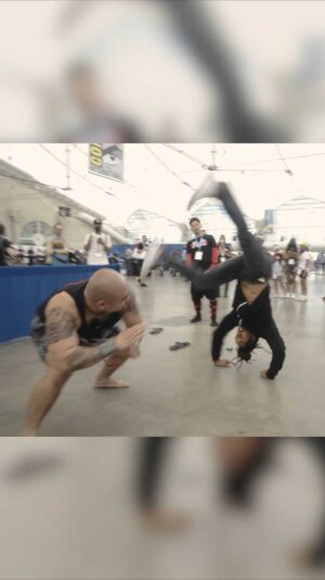 Brian Le Instagram - ⛩ THANK YOU FOR YOUR CONTRIBUTION IN SHAPING THE WORLD OF ACTION CINEMA AND INSPIRING A WHOLE GENERATION OF MARTIAL ARTIST SUCH AS MYSELF! 😊🙏🏻❤️🐺👹🔥🔥
ITS AN HONOR @lateefcrowderdossantos 🙏🏻🔥
•
•
•
•
#martialarts #martialartslife #martialartstraining #lateefcrowder #capoeiralife #capoeiralifestyle #capoeria #capoeirista #capoeiraregional #capoeiraangola #capoeiramovies #capoeiragem #capoeiravideoplay #kicking #lateefcrowder #brianle #tonyjaa #donnieyen