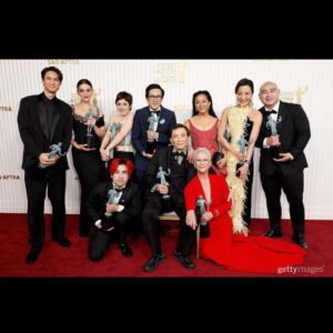Brian Le Instagram - ✨⛩武館⛩ Thank you @sagawards for having @martialclubofficial at the 29th Annual Screen Actors Guild Awards!!! 😊🙌🔥 WE COMIN TO REP THE 714 LITTLE SAIGON @andyle_official 👐 

Congrats to our very own @michelleyeoh_official  @jamieleecurtis @kehuyquan for DOMINATING!! 🏆💥
and of course @everythingeverywheremovie family for Best Cast Ensemble! 😱🙌 I’m so proud to be part of the #EEAAO FAMILY ✨🙌❤️

Thank you go @a24 Katie Iida and Zoey Kang for taking care of us! 🙏 
Shoutout to the family back home for prepping and seeing us off! ❤️ @racheltran @photojenick @kevindlaw8 @jessicatseang 

•
•
•
•
•
•
#MARTIALCLUB #actor #sagawards #sagawards2023