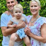 Brittany Daniel Instagram - When your friend snaps a sweet photo of you and your family💗📸 @annagfei