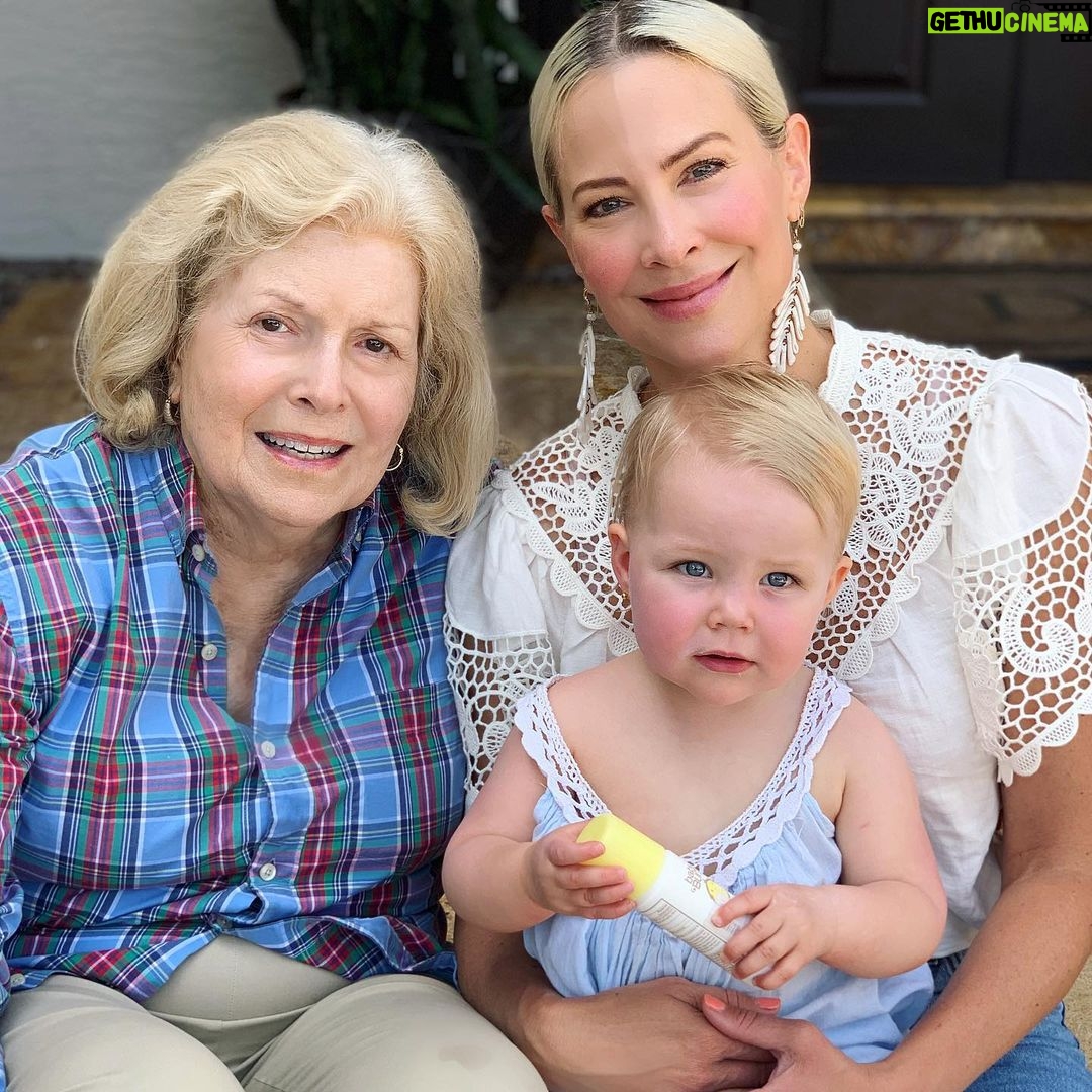 Brittany Daniel Instagram - Happy Mother’s Day Mama Daniel! You taught me what it is to be brave, strong, kind and loving. Your ability to stay positive in every moment of life, inspires me every day. Thank you for being my mom. I love you!💗