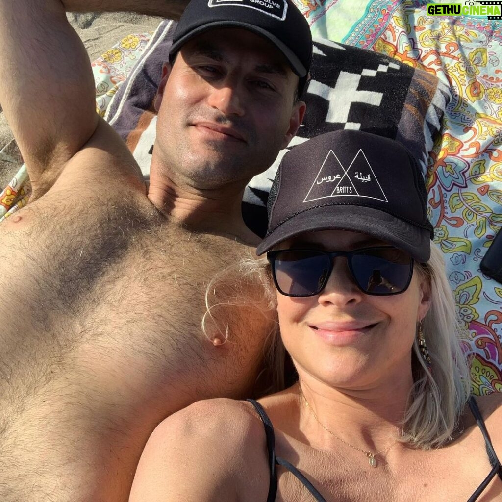 Brittany Daniel Instagram - Yes beach! It was so rejuvenating to hit the beach with my love @adam.touni . We social distanced while we walked on the beach. It felt so good to welcome in #summer. I love #California 😎🏄‍♀️🧘‍♂️