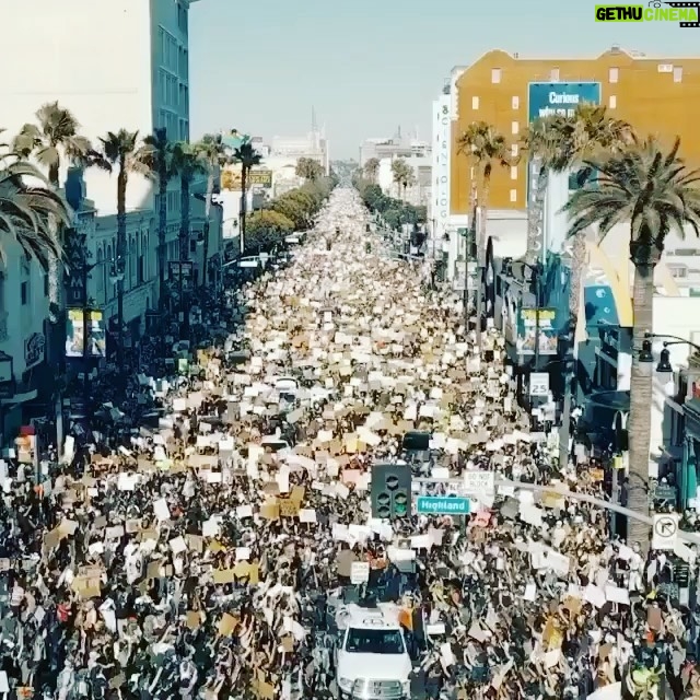 Brittany Daniel Instagram - ✊🏾✊🏽✊🏼✊🏻✊ #Repost @instylemagazine ・・・ good morning #losangeles. 🖤 (#blacklivesmatter march, June 7th via: @yakooza)