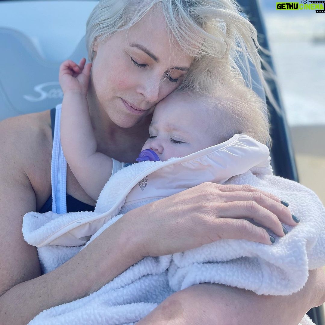 Brittany Daniel Instagram - Holiday snuggles!💗