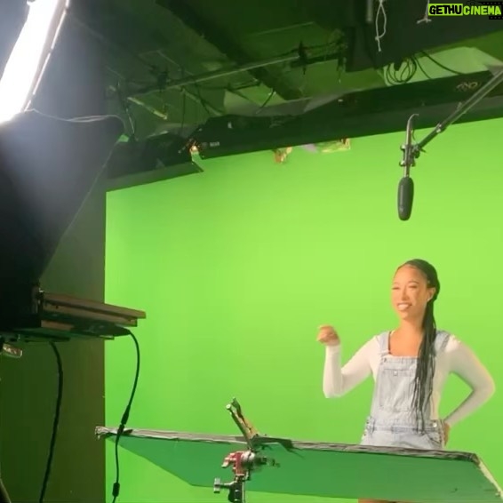 Brittany Lee Lewis Instagram - Green screen shawty π₯πΊπ