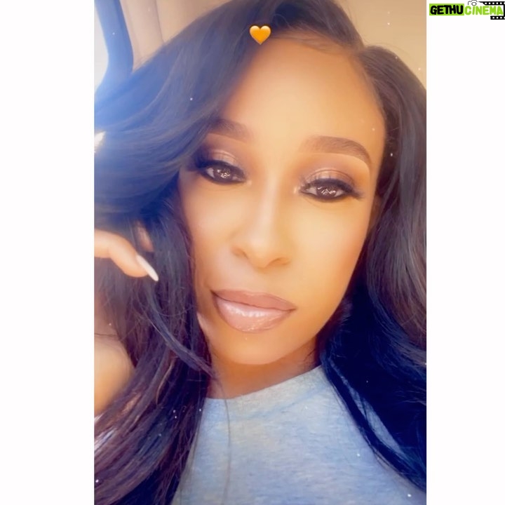 Brittany Lee Lewis Instagram - Happy Friday! 🤗 I’m still in love with this glam ❣️ Hair: @hollywoodhairitage Makeup: @_flawlessbeaute