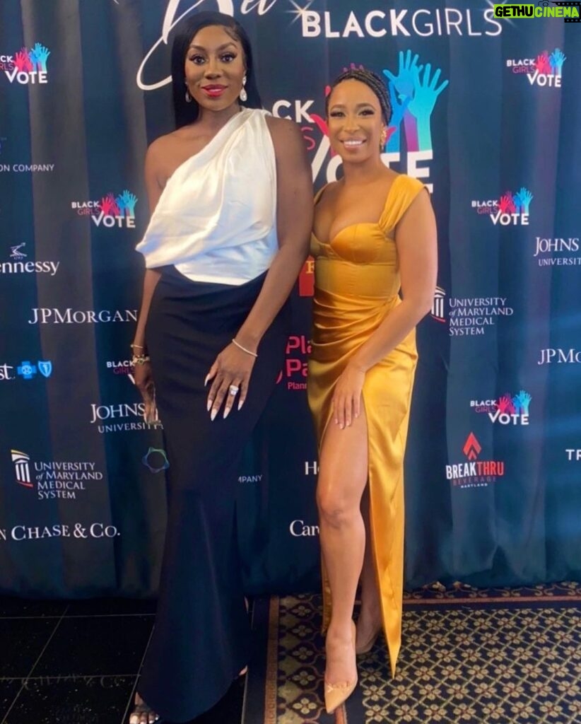 Brittany Lee Lewis Instagram - I had a great time working as the Red Carpet Host for the 6th Annual @blackgirlsvote Ball! 📨💕💙Thank you to @nykidra for having me; you’re a true leader and visionary, providing a platform for Black girls and women around the world 🫶🏽. Shout out to the entire @blackgirlsvote team for a powerful and beautiful event; it was absolutely stunning! #BlackGirlsVote #BlackGirlsVoteBall #Host #RedCarpetHost