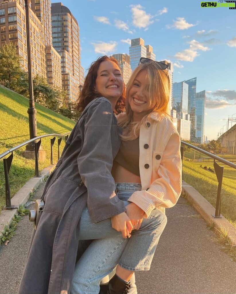 Brooke Sorenson Instagram - 🚕 Manhattan, New York