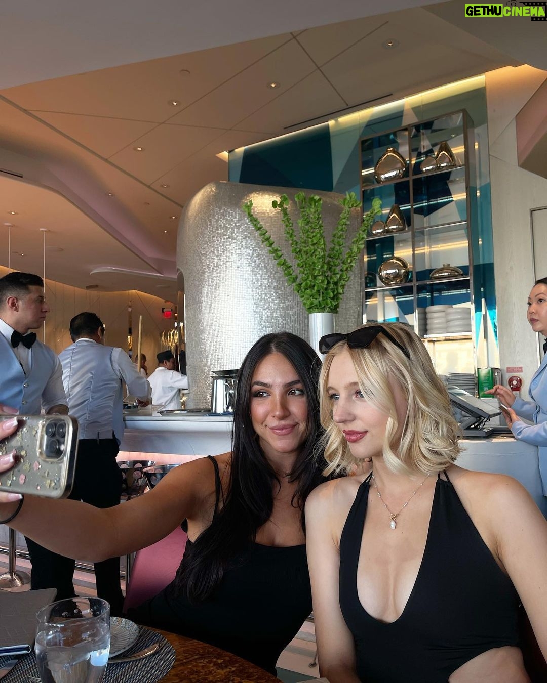 Brooke Sorenson Instagram - last weekend !! 🦩🪩 Las Vegas, Nevada