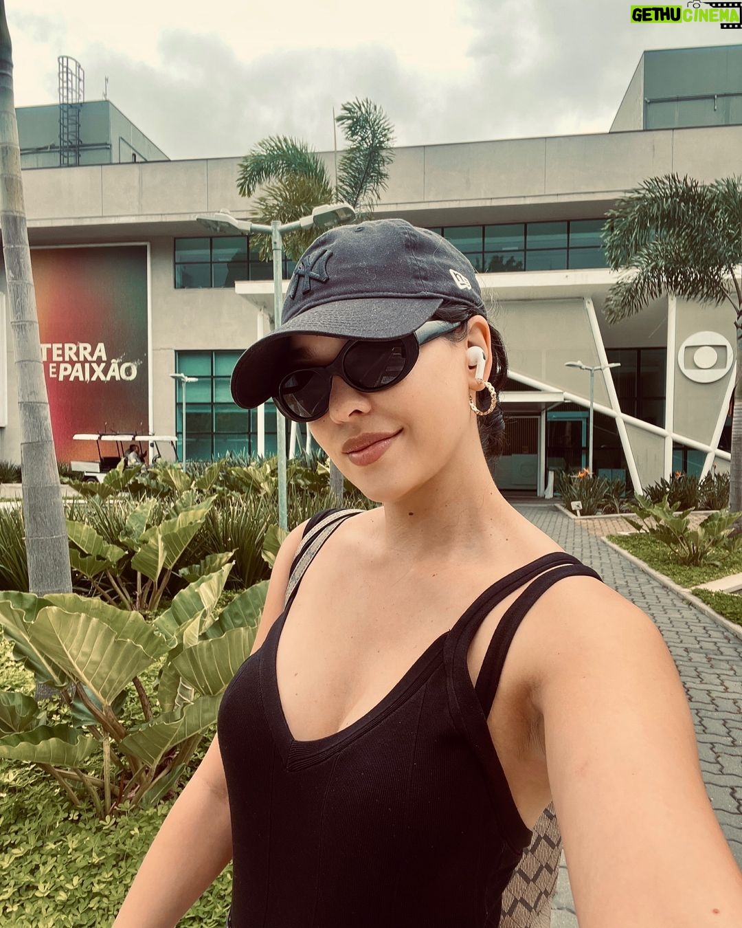 Bruna Aiiso Instagram - Mais um dia de #terraepaixão 🫶✨ Estúdios Globo