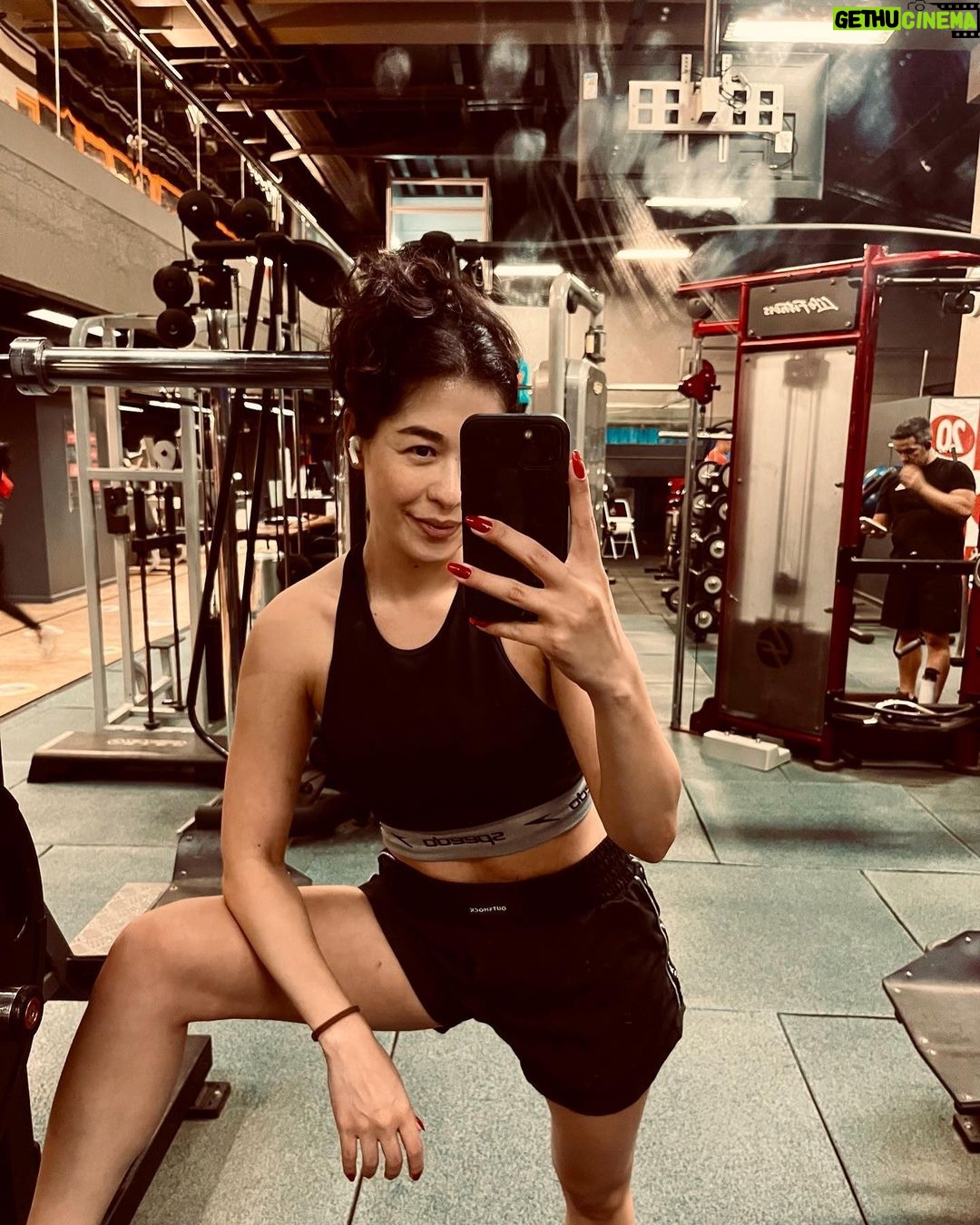 Bruna Aiiso Instagram - Mais um dia na @ciaathleticarj 🖤 Cia Athletica RJ