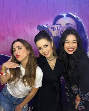 Bruna Aiiso Instagram - “Em lugar de mil palavras
Deixa o instinto se exercer
Deixa o íntimo silêncio
Percorrer só…” tem coisas que acontecem na vida da gente que não tem explicação…🥹😭 obrigada @tatawerneck pelo dia mais feliz dos últimos tempos…💕🙏