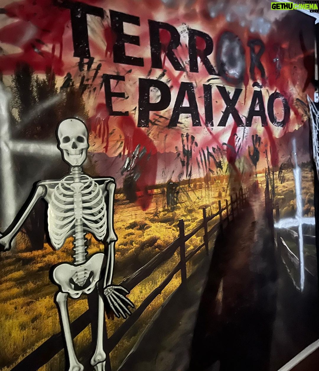 Bruna Aiiso Instagram - Terror & Paixão 🎃🧙♀️👻💀 apesar de tudo (só a gente sabe) que festa maravilhosa!! #terraepaixão Alguém adivinha minha fantasia? Rio de Janeiro, Rio de Janeiro