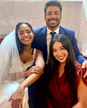 Bruna Aiiso Instagram - Seria esse o último casório de Nova Primavera? 👰🏽‍♀️🤵🏻💐 Hoje tem Aline e Caio no altar! #terraepaixão 

Que tal o look de Laurita? Eu amei.
