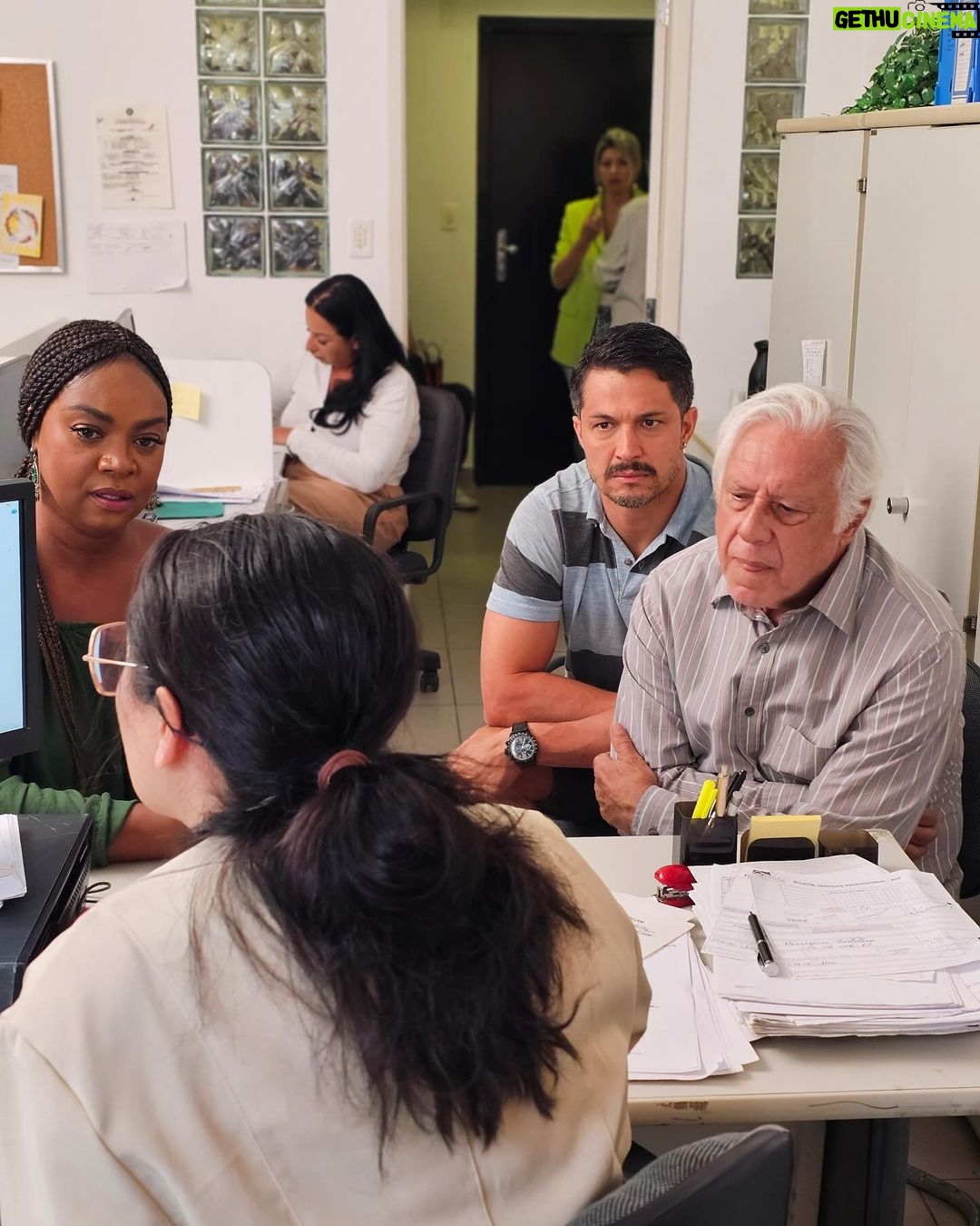 Bruna Aiiso Instagram - #tbt especial 🎬BASTIDORES🎬 Contando os dias para #malditobeneficioofilme 🥹🫶 Equipe técnica Produtor: Antonio Fagundes @antoniofagundes @fafacultural Produtora Executiva: Bruna Dantas @bruneca Diretor e Roteirista: Leonardo Cortez @leonardofcortez Produtora de Elenco: Alexandra Martins @aalexandramartins Diretor de Fotografia: Patrick Hansen @patrickhanser Diretora de Arte: Bruna Veras @bruveras Assistente de Direção: Claire Castelano @clairecastelano Figurinista: Dai Canzain @daicanzain Diretor de Produção: Edu Andreani @eduandreani Assistente de Câmera e Foquista: Mariah @marpelomundo Logger e Continuista: Marcela Melchiades @marcelamelchiades Gaffer: Riccardo Melchiades @riccardomelchiades Maquiadora: Andreza Reis @andrezareispro Produtora de Arte: Roberta Valente @valente_roberta Produtora de Locação: Monica de Souza @monicasouzaproducao Platô: Filipe Falca @filipifalca Som Direto: Marcio Padilha @marcio_padilha_001 Assistente de Produção: Executiva: Roberta Afonso robertaxfonso Assistente de Arte: Bia Daut @biadaut Vídeo Assist: Arthur de Araujo @naovouproceuamem Assistente de Maquiagem: Fernanda Perez @euferperez Assistente de Platô: Maiqui Inacio @maiqueinacio Catering: @bellagularj Rio de Janeiro, Rio de Janeiro